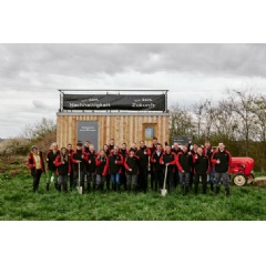 AzuBioTop

Together for more biodiversity: Audi junior staff are committed to regional environmental protection.
Photo: AUDI AG