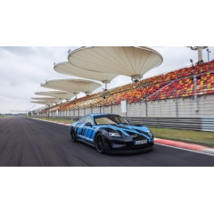 Taycan Turbo GT with Weissach package, Shanghai, 2024, Porsche AG
Taycan Turbo GT with Weissach package: Electric power consumption* combined (WLTP) 21.3 – 20.6 kWh/100 km, CO₂ emissions* combined (WLTP) 0 g/km, CO₂ class A