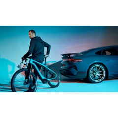 Porsche eBike Model, Taycan Turbo GT with Weissach Package, 2025, Porsche AG
Taycan Turbo GT with Weissach package: Electric power consumption* combined (WLTP) 21.3 – 20.6 kWh/100 km, CO₂ emissions* combined (WLTP) 0 g/km, CO₂ class A