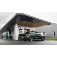 Macan 4S, Porsche Charging Lounge Ringsheim, 2025, Porsche AG.
Macan 4S Electric: Electric power consumption* combined (WLTP) 20.7 – 17.7 kWh/100 km, CO₂ emissions* combined (WLTP) 0 g/km, CO₂ class A.