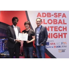 Takeshi Kito receives Master Fintech Professional Certification from Rajkumar Kanagasingam, President, FASL and GAFM Representative in Sri Lanka and The Maldives, in the presence of Chia Hock Lai, President, SFA